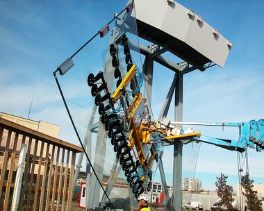 Vakuum-Sauganlage mit gebogene Scheiben im Einsatz