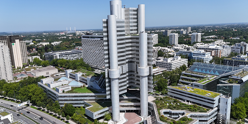 The fully renovated Hypo Tower, whose facade elements were installed using Heavydrive equipment