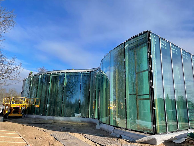 Installation of the façade at Galinciems Library in Ventspils (Latvia) using Heavydrive suction system  VSG 1500 KR MH for curved panes