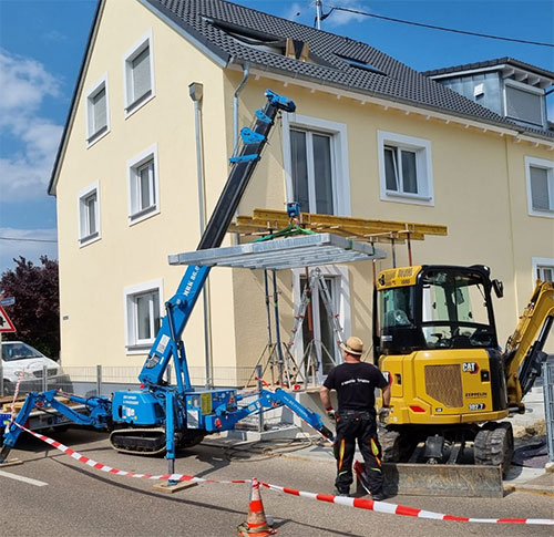 Balcony installation with the MRK 86.0 and Heavydrive crane operator