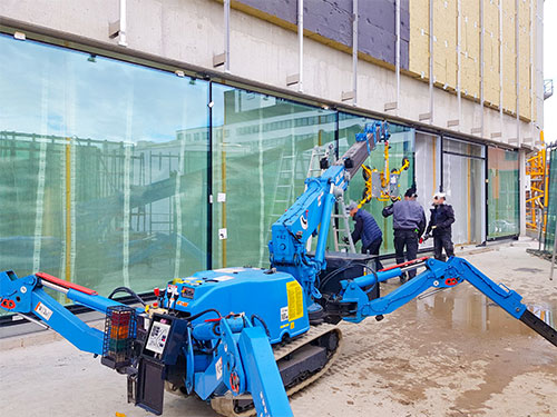 Glass installation at the Porsche Design Tower with Heavydrive MRK 168 mini crane and VSG 450 K suction system.