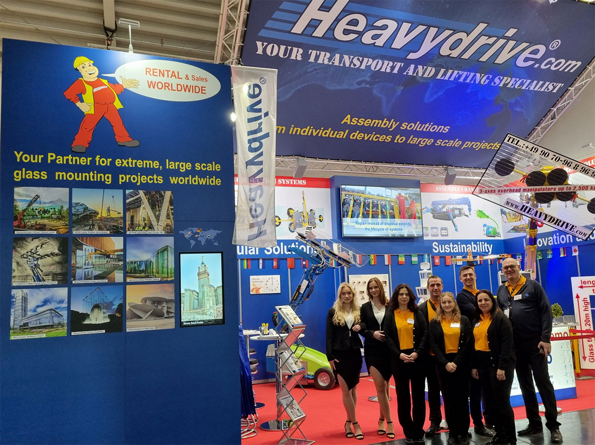 Heavydrive Managing Director Günter Übelacker (right) and his trade fair team