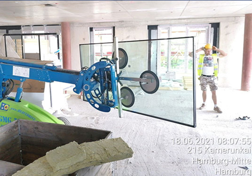 Heavydrive installation with glass assembly device GMG 575 in Hamburg's HafenCity.