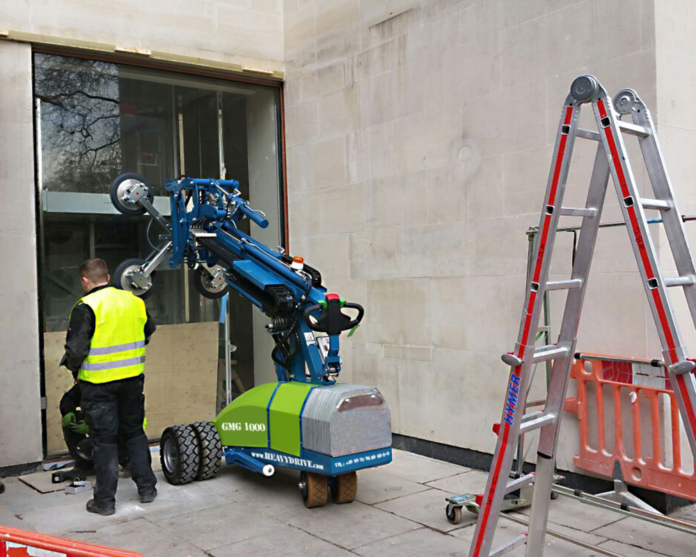 GMG M 1000 - Power Glass Crawler with a capacity of 1000kg | GMG M 1000 - Power Glass Crawler with a capacity of 1000kg