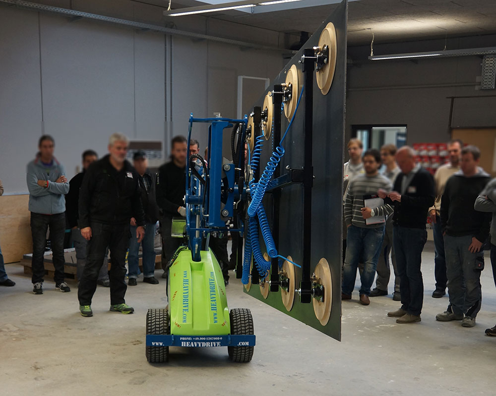 Large-format flags and floor plates with the GMG laying robot | Large-format flags and floor plates with the GMG laying robot