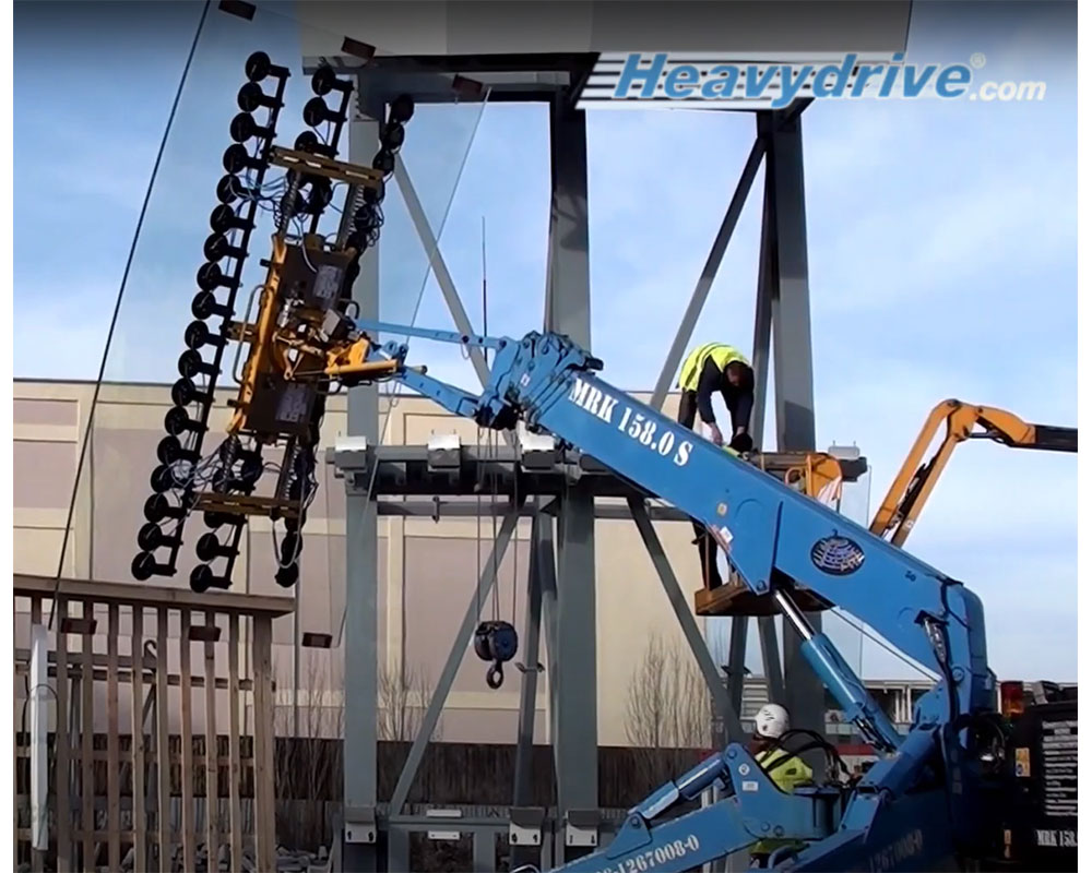 Overhead glazing with mini crane and overhead manipulator | Overhead glazing with mini crane and overhead manipulator