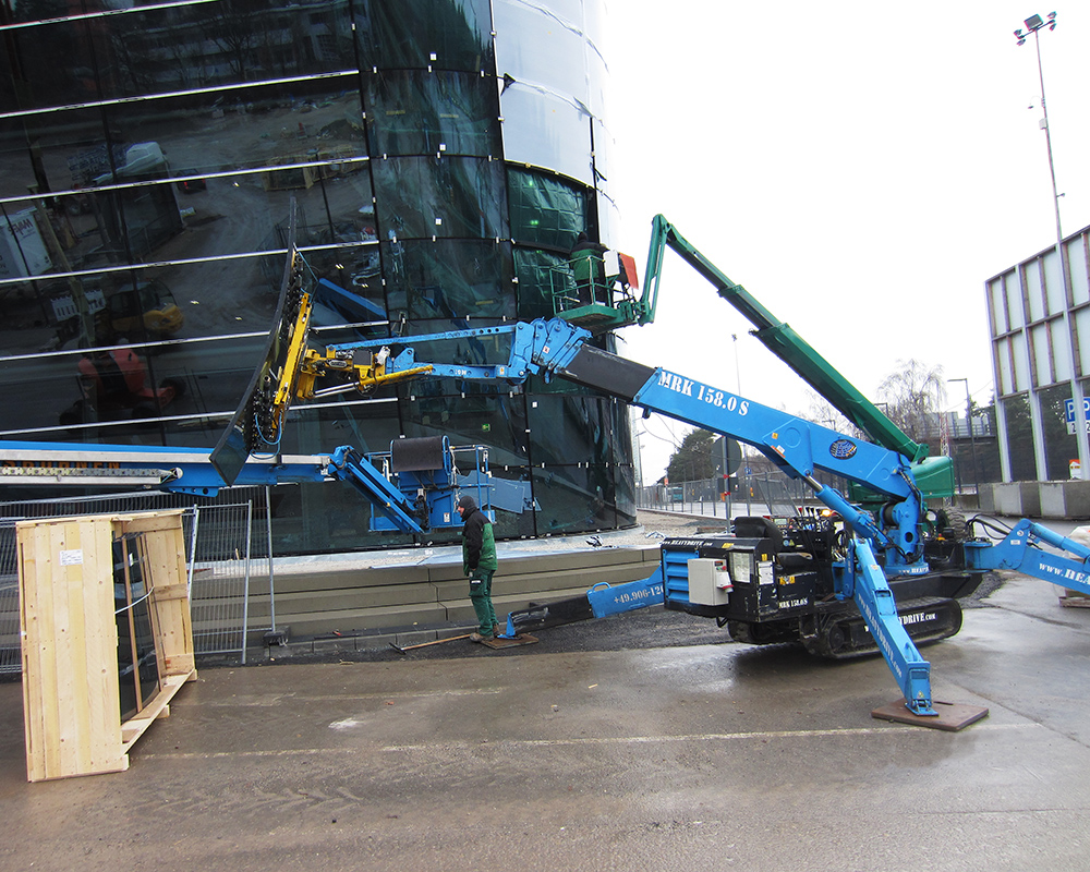 Outdoor glazing with assembly lift | Outdoor glazing with assembly lift