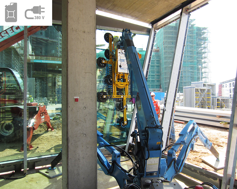 INDOOR-to-OUTDOOR Glazing with mini crane | Indoor-to-outdoor Glazing with mini crane