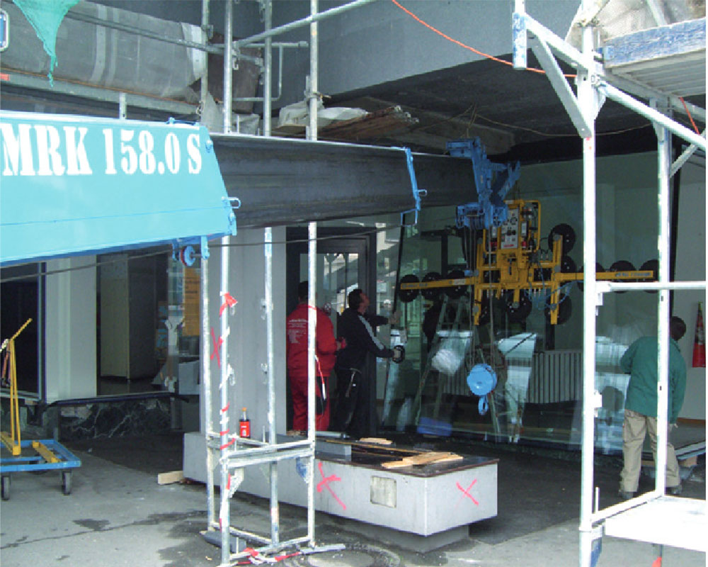 Installation behind columns with mini crane | Installation behind columns with mini crane
