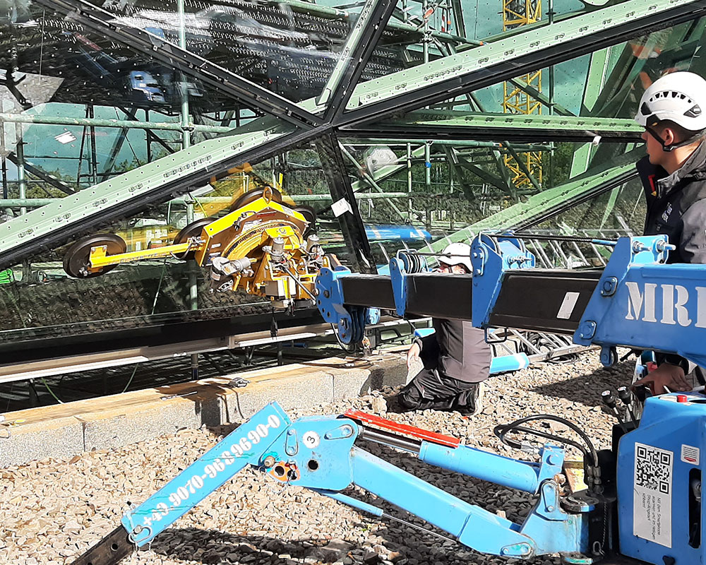 VSGU 1200 K Overhead Manipulator with 1200 kg capacity | VSGU 1200 K Overhead Manipulator with 1200 kg capacity
